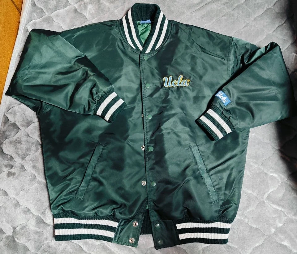 UCLA Nylon Bordado Estadio Jumper Estadio Jumper GRATIS - Imagen 2 de 4