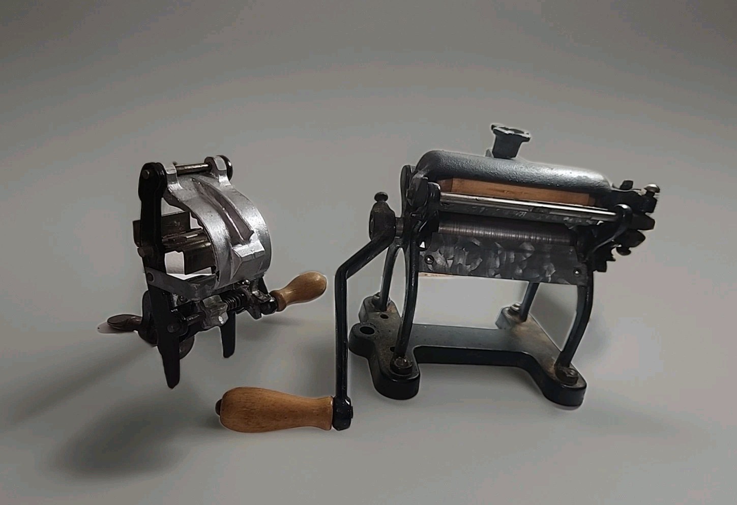 ANTIQUE VITANTONIO HAND CRANK PASTA MAKER/ROLLER - CAST IRON gnocchi & cavatelli