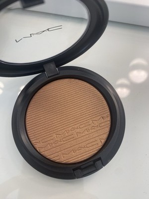 MAC cosmetics Highlighter Glow With it