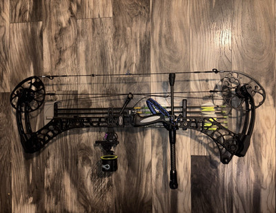 Mathews V3X 33 RH 70# Loaded Bow Package Spot Hogg QAD LowPro Extras