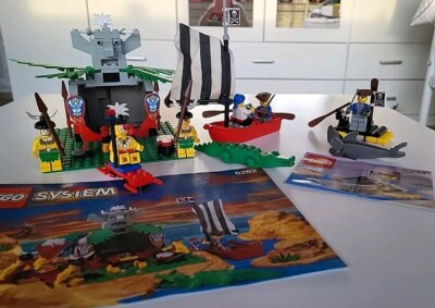 Lego 6264 Forbidden Cove Piraten Insulaner und 6234 Piratenfloss mit Hai mit BA