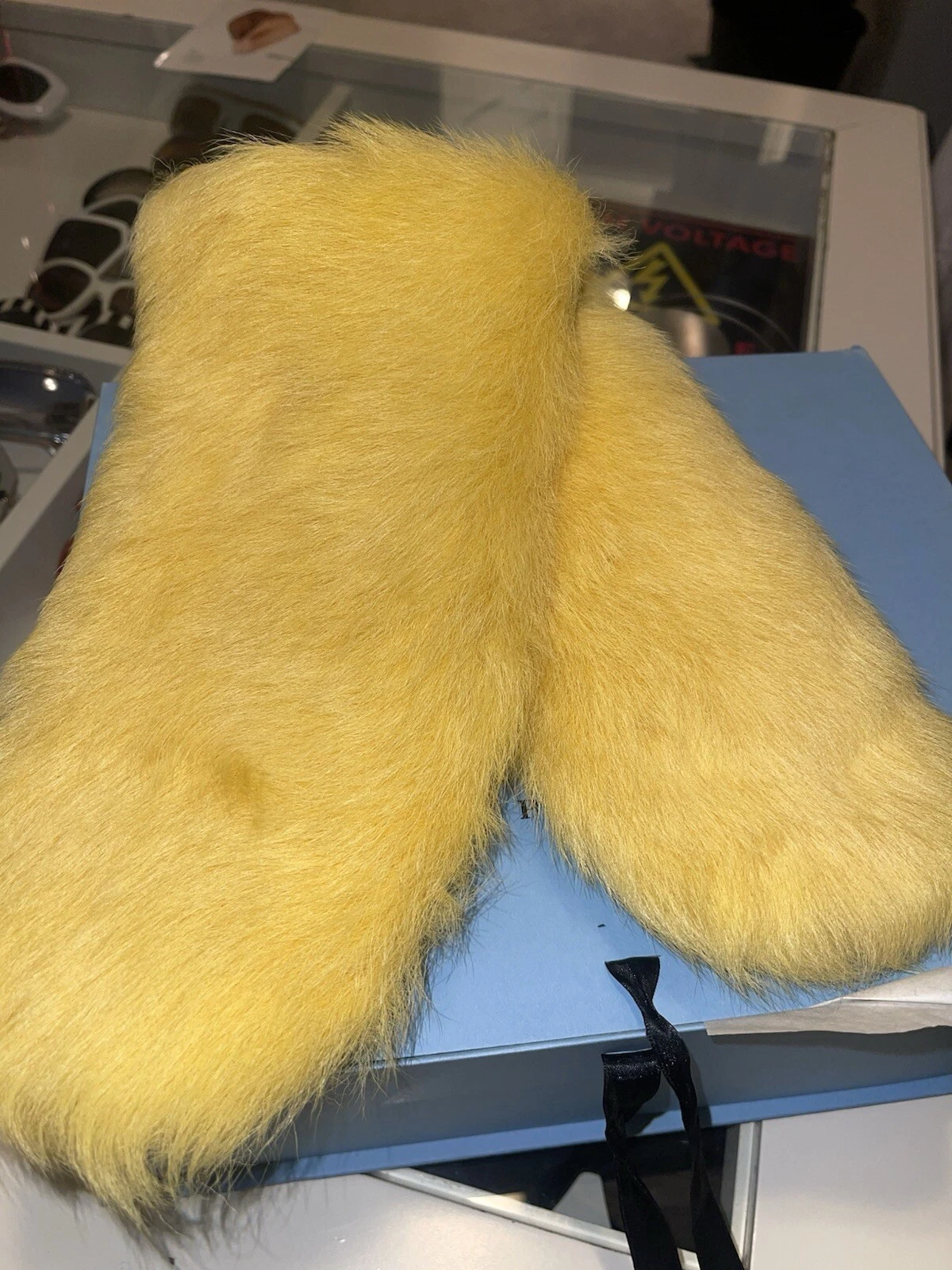 Lanvin — Lanvin Banana Yellow Gloves Mittens Fall/winter 2019 Sz 7-712