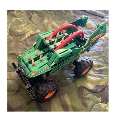 LEGO Technic Monster Jam Dragon 42149 Set 217 pcs Ages 7+ Flywheel-Powered