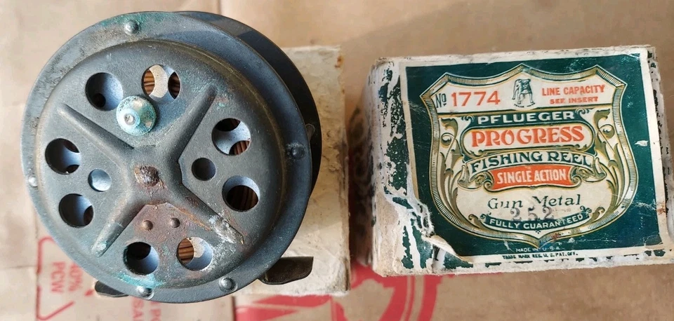 Carrete de pesca con mosca Pflueger Progress No.1774 Pistola Metal 252 *** ¡¡CAJA ORIGINAL!! *** Foto 2 de 4