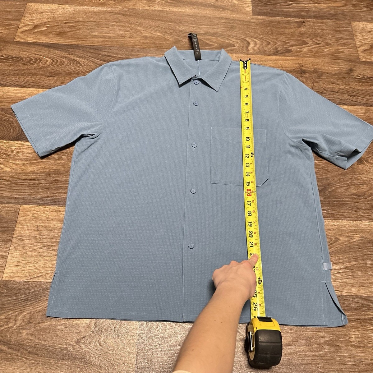 Lululemon Commission Short Sleeve Shirt Men display picture 1