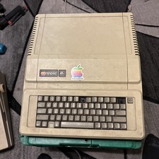 Apple IIe A2S2064 Vintage Personal Computer Apple 2e NOT TESTED AS-IS     