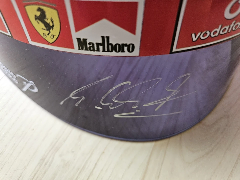 Michael Schumacher original signiertes Formel 1 Ferrari Helm Visier (1:1) - Bild 2 von 4