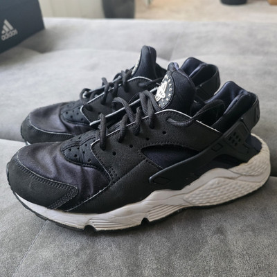 Nike Air Huarache Unisex Sneaker Low Top Schwarz/Weiß EU 41 634835-006