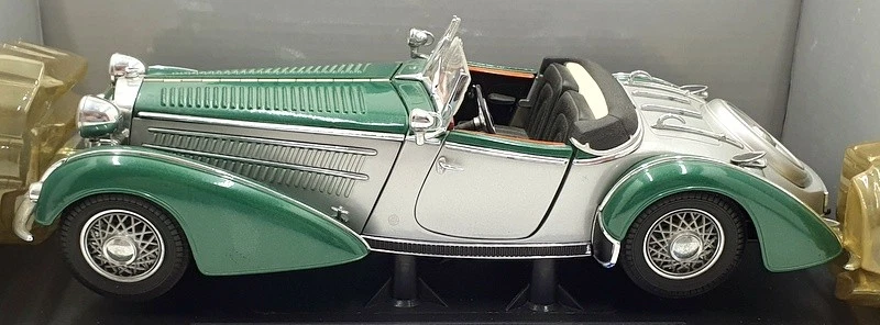 Sun Star 1/18 Scale Diecast 2404 - 1939 Horch 855 Roadster - Green/Silver - Image 3 of 4