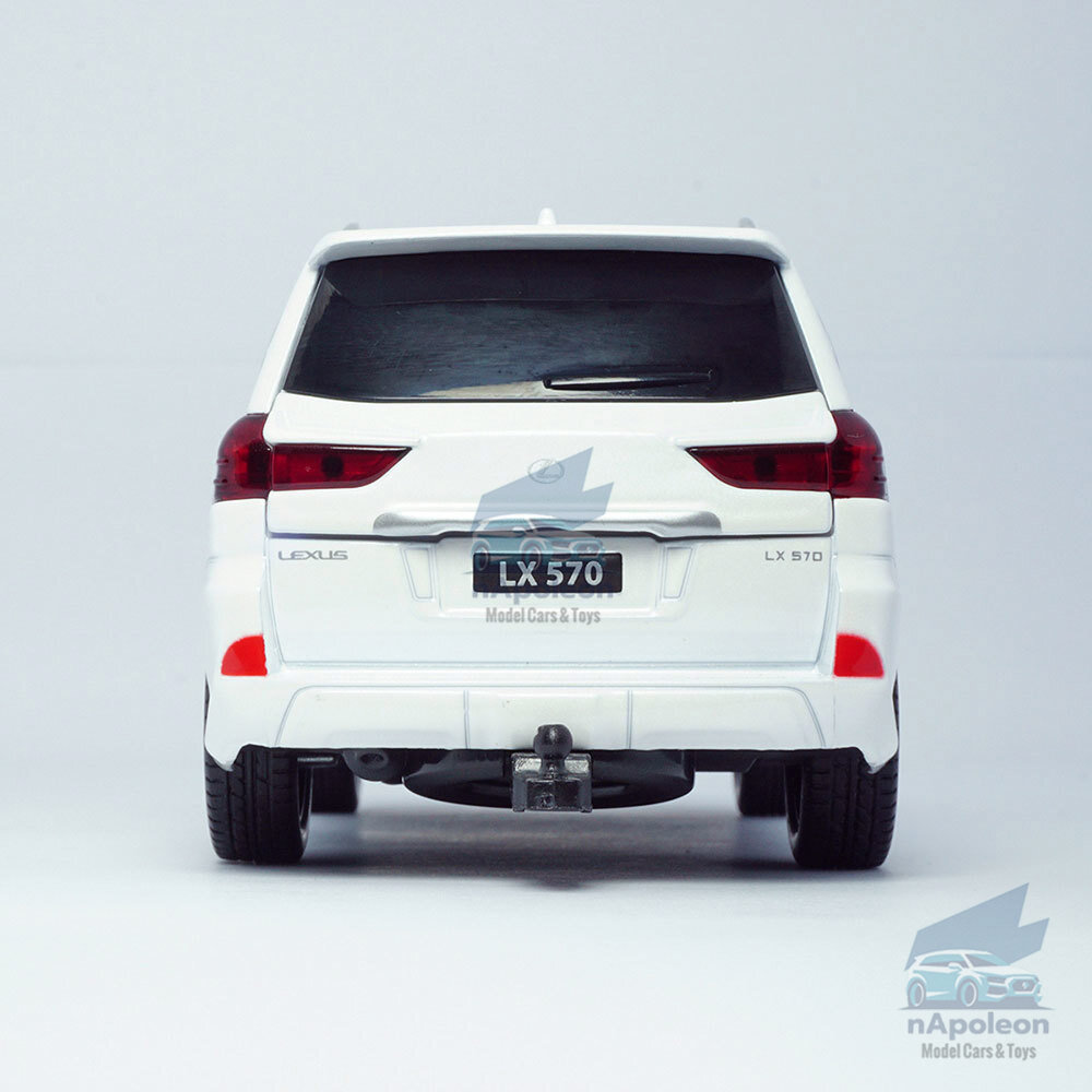 Lexus LX570 SUV 1:32 Model Car Diecast Toy Vehicle Collection Kids
