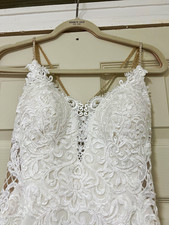 Ivory Lace V-Neck Sleeveless Column/Sheath Wedding Dress Size 12 Button Detail