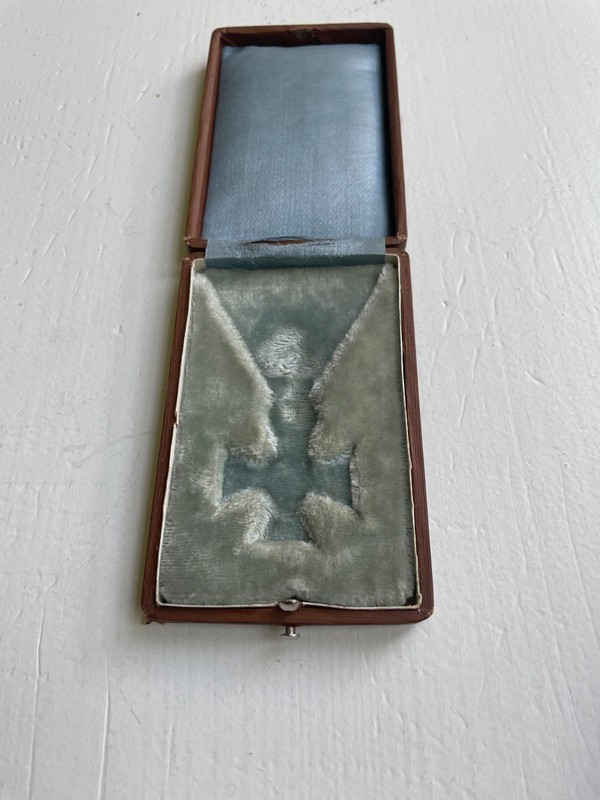 Imperial Austrian Verdienstkreuz Plain Original Case