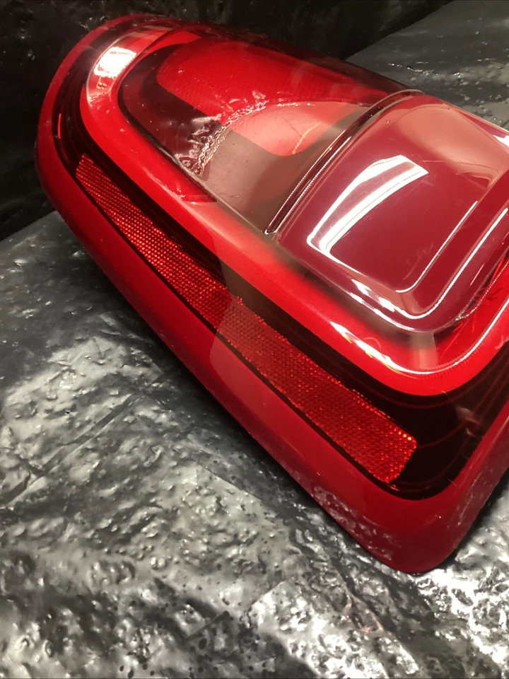 Dodge RAM 2500 3500 2025 LED luz trasera montaje lámpara lado izquierdo del conductor OEM Foto 3 de 4