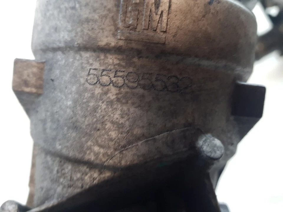 CARCASA DE FILTRO DE ACEITE Opel Insignia Sports Tourer 2014 55578737 / 55595532 - Imagen 4 de 4