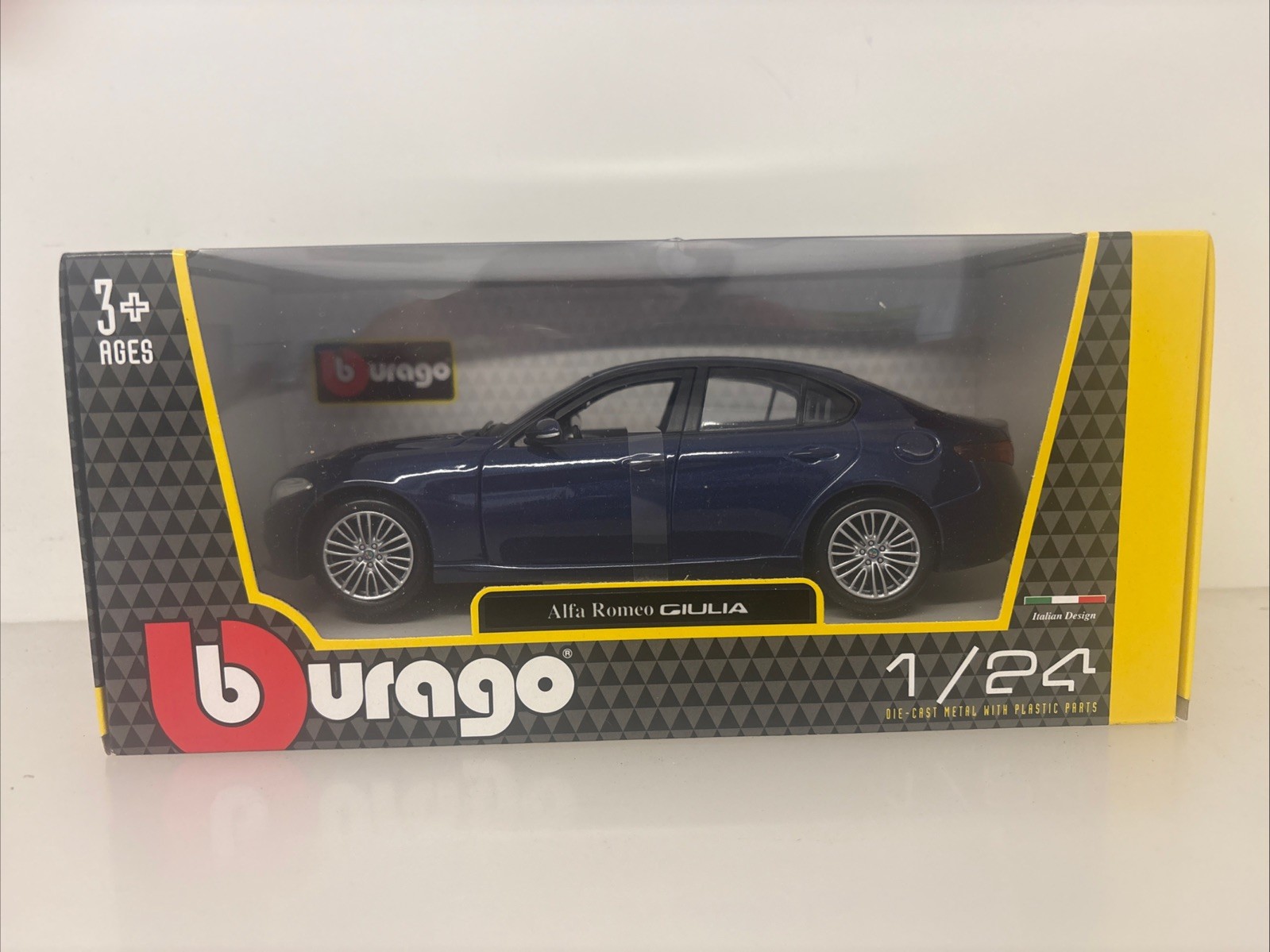Bburago 1:24 Alfa Romeo Giulla  Brand New & Boxed Blue