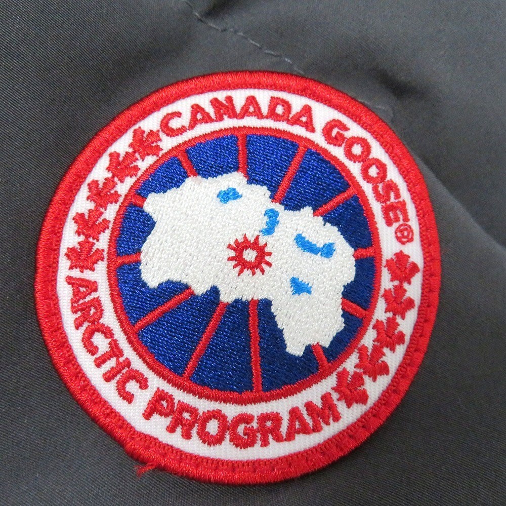 Canada Goose Men's black down jacket thumbnail 8