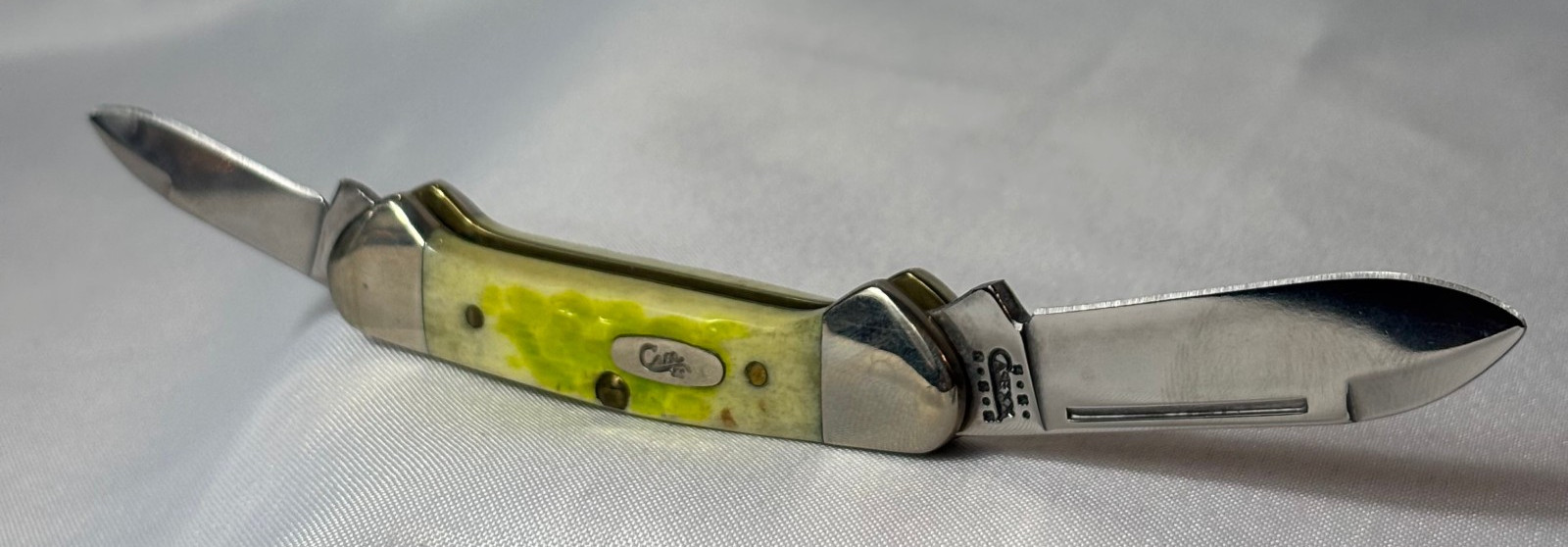 2001 Case XX Knife Baby Butterbean Double Folding Blade Lime Green Jigged Scales