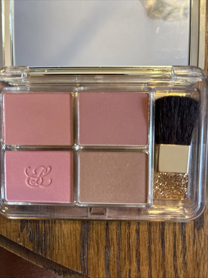 Estee Lauder Deluxe Silky Powder Blush - Image 2 of 3