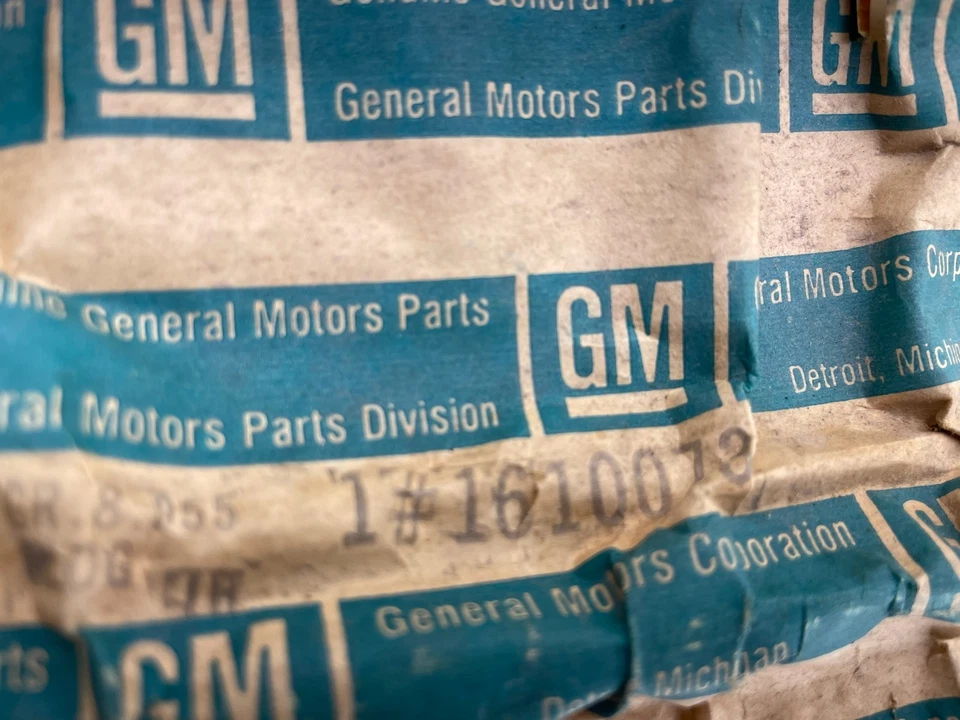 NOS GM 1977 1978 1979 凯迪拉克车头灯眉饰左头面板德维尔 — 第 3/4 张图片