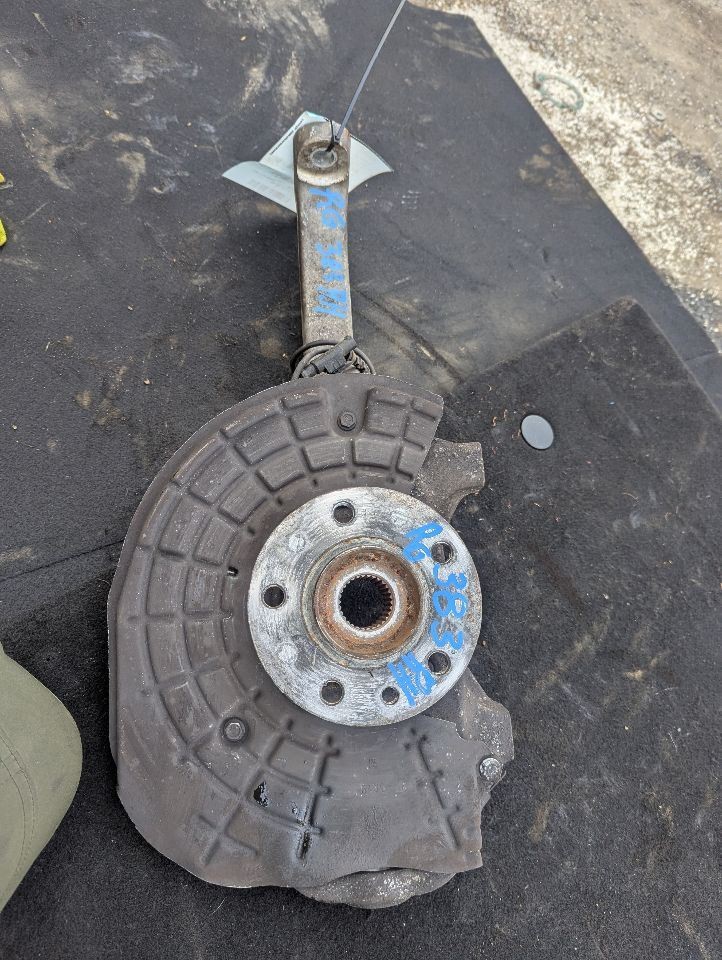 2014 - 2017 MASERATI GHIBLI PASSENGER FRONT SPINDLE 