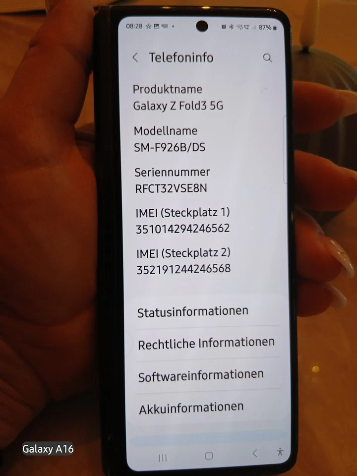 Samsung Galaxy Z Fold 3 5G - 512GB - Phantom Black (Ohne Simlock) - Bild 3 von 4