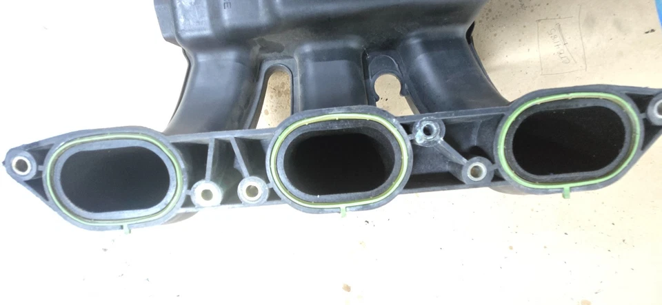 2001 Porsche 911 Carrera 3.4L intake manifold w/ throttle body - Image 4 of 4