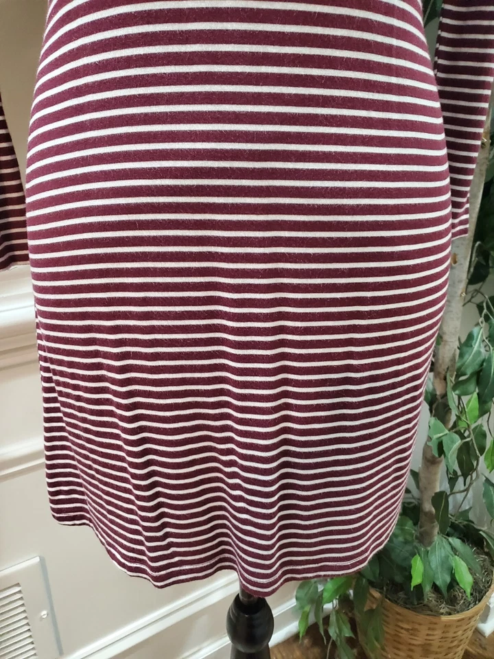 Love Fire 女式栗色条纹露肩长袖及膝连衣裙 XS — 第 4/4 张图片