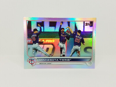 2022 Topps #435 Twins Team Card (Buxton, Kepler) - Rainbow Foil Parallel