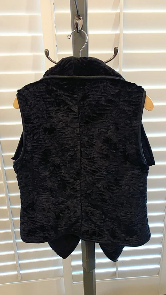 Bebe Black Faux Fur Vest Large - Image 2 of 4
