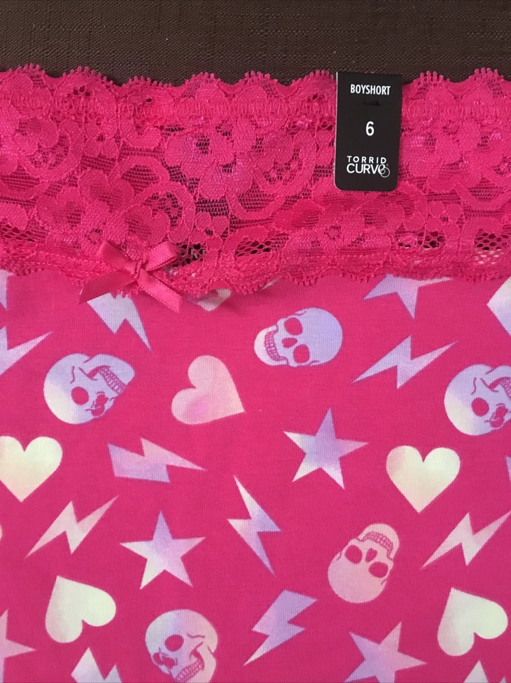 Women’s Torrid Skulls Hearts Stars Plus Size 6 Boyshort Panties Lace Waistband - Image 4 of 4
