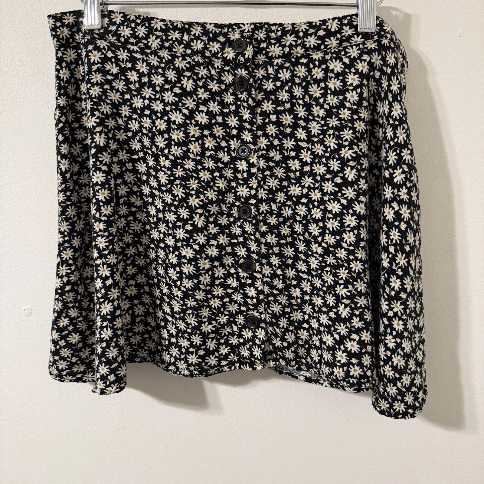 Forever 21 Black Daisy Print Mini Skirt
Opens in a new window or tab