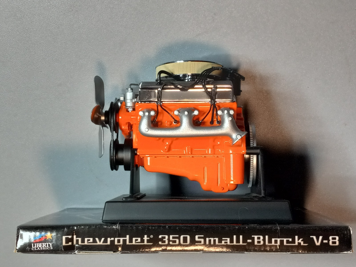 Chevrolet 350 V-8 Small Block Engine 1:6 Orange 84021 Liberty