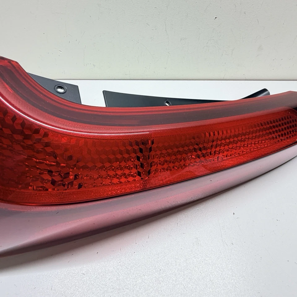 OEM 2020-2022 KIA SOUL SK3 REAR RIGHT SIDE OUTER TAILLIGHT TAILLAMP TAIL LAMP - Image 3 of 4