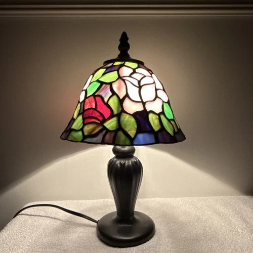 Tiffany Table Lamp Stained Glass Floral Design Home Decor Height 13”  Vintage!!!