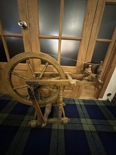 Antique Wooden Spinning Wheel &ndash; Working Treadle &ndash; Folk Craft / Rustic D&eacute;cor