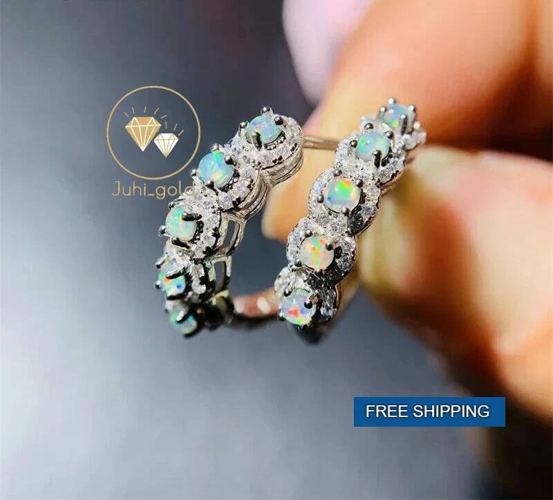 Pendientes de aro para mujer de ópalo de fuego simulado de corte redondo de 2,2 quilates enchapados en oro blanco de 14 quilates Foto 4 de 4