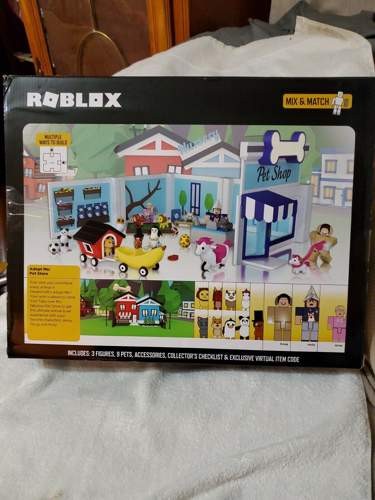 Roblox Adopt Me: Pet Store Deluxe Playset Toy Includes Exclusive Virtual  Item 191726022213