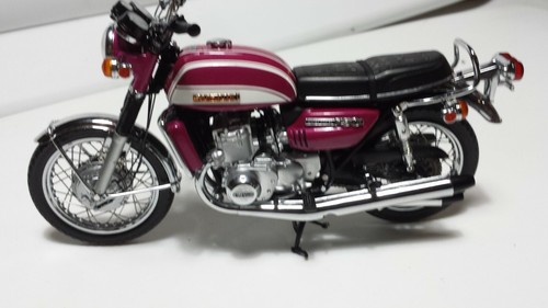 Suzuki GT750 Minichamps 1/12 Diecast - Picture 4 of 4