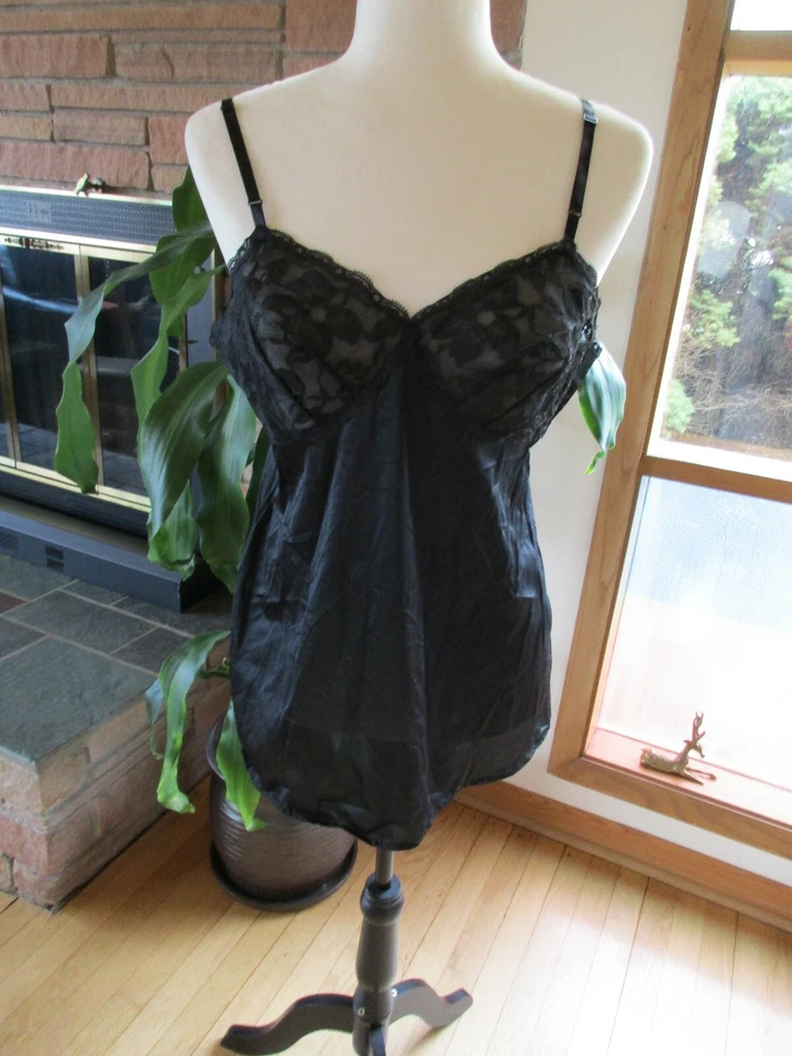 Camisola de nailon vintage Vanity Fair con encaje negra talla 36 S Foto 2 de 4