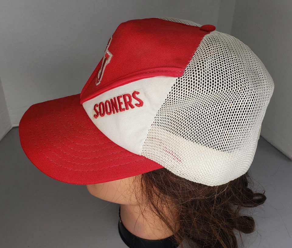 Sombrero OU Oklahoma University Sooners Trucker Hat Snapback Malla De Colección Años 80 90 Foto 3 de 4