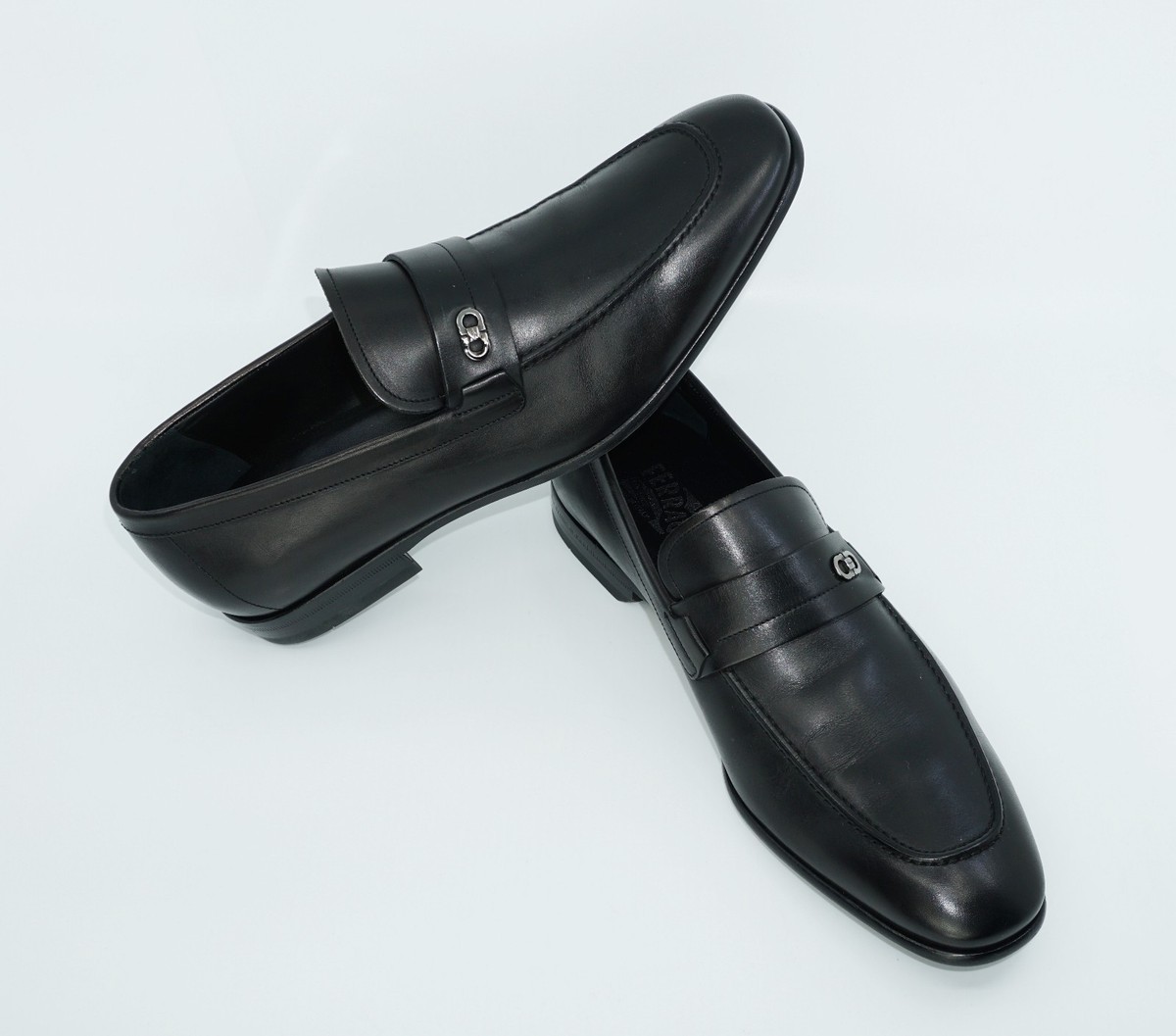 Salvatore Ferragamo Paros Calfskin Loafer,Double Gancini Side Ornament 11D Black Ferragamo: Black Gancini Ornament Loafers | SSENSE main image 3