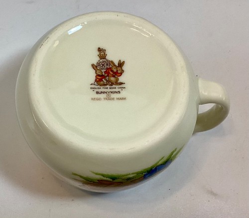 Vtg. Royal Doulton BUNNYKINS Playing in the Hay One Handle Mug Cup - Picture 5 of 5