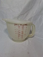 Vintage Tupperware Mix N Store 8 Cup 2 Quart Measuring Batter Bowl w Lid 696