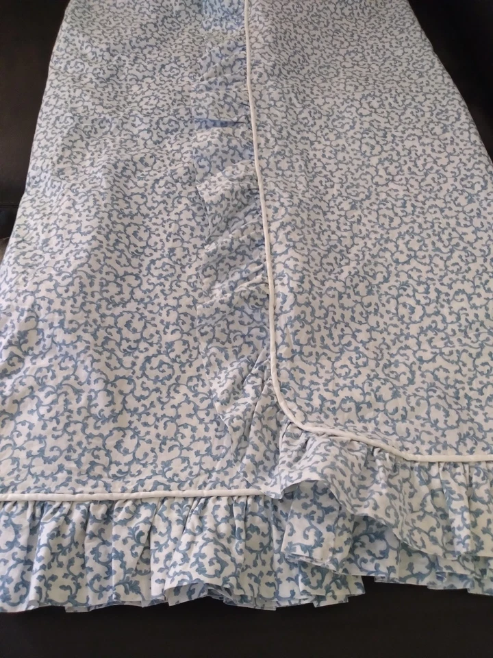 DE COLECCIÓN CROSCILL ASHLEY 2 PANELES CORTINAS CON VOLANTES BLANCO AZUL ESTAMPADO 84” X 58” Foto 2 de 4