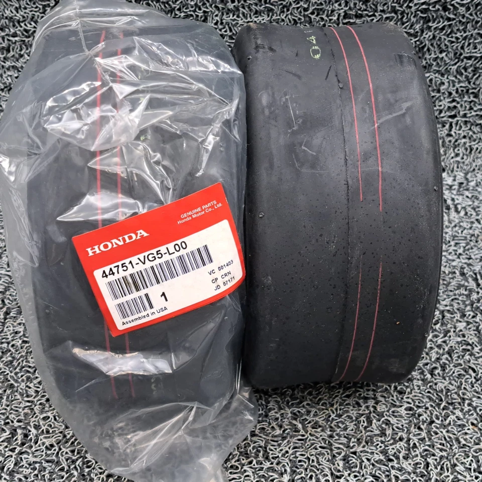 Honda 9x3.5-4 Tire  44751-VG5-l00  / 9x3.5-4 CHENG SHIN TIRE   (Pair) - Image 3 of 4