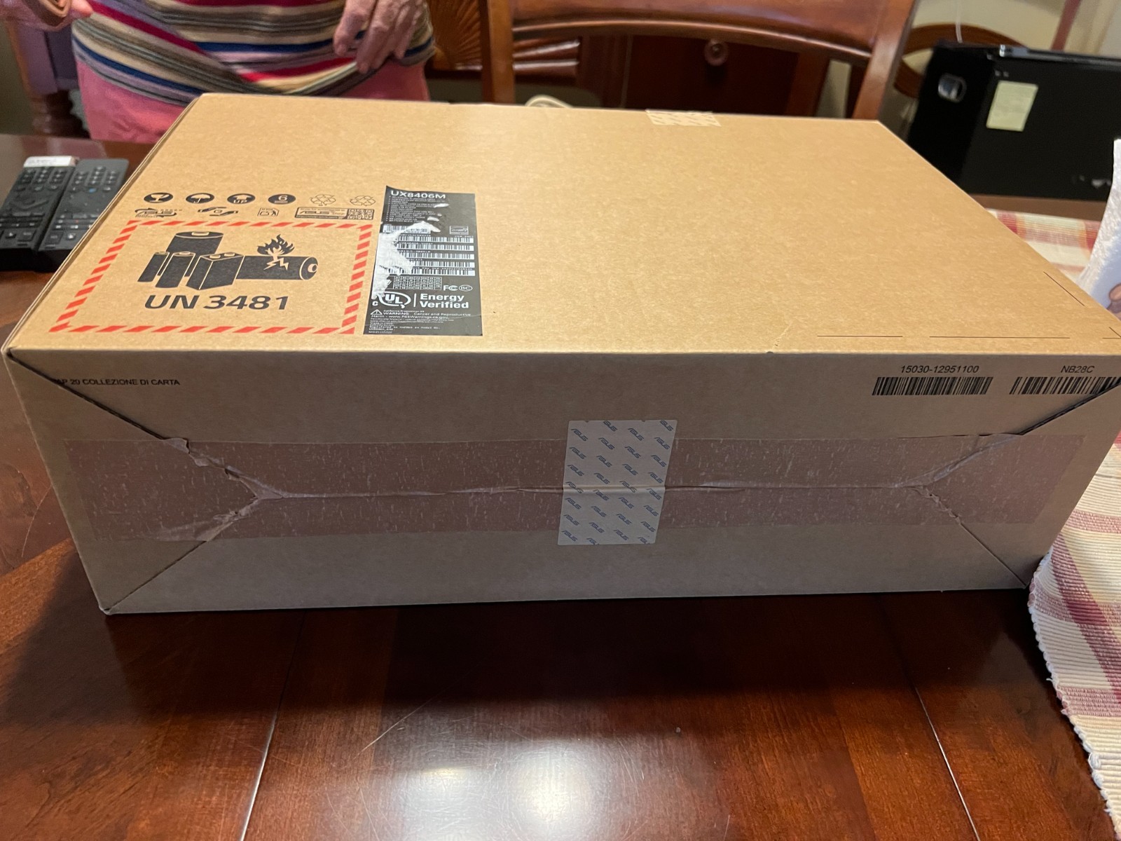 ASUS UX8406CA-PS99T, 14-Inch Laptop, with Intel Core Ultra 9 285H, 1 TB SSD (Solid State Drive), Windows 11 Home