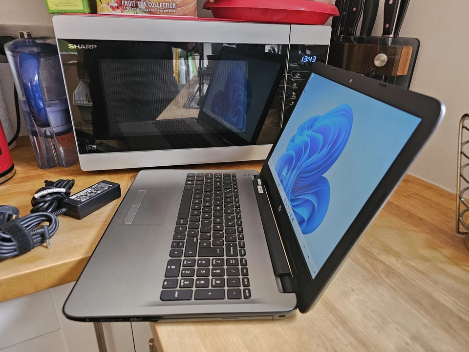 HP Pavilion 15ba AMD A6 2Ghz 240GB SDD 8GB RAM Win 11 Webcam HDMI 15.6 Laptop - Image 4 of 4