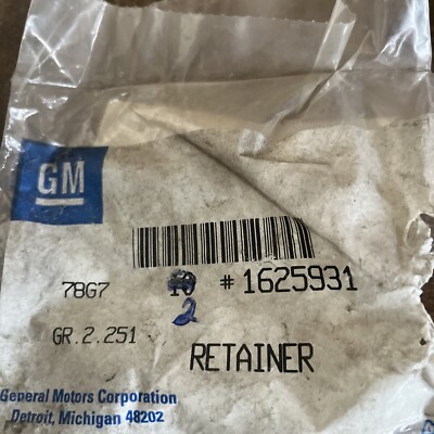 2 NOS Genuine GM Multi-Purpose Clips 1625931