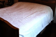 ANTICA COPERTA DA LETTO MATRIMONIALE O UNA PIAZZE E MEZZA ANNI 40 COLORE BIANC