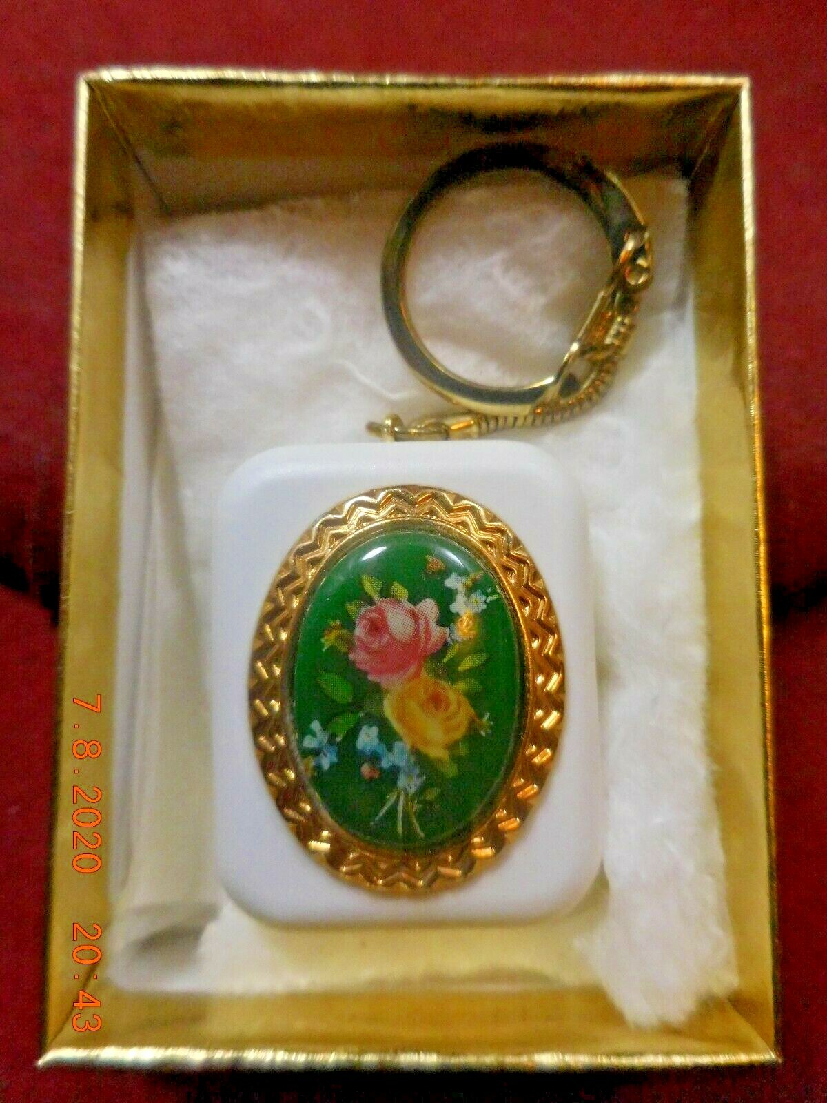 VINTAGE SANKYO MUSIC BOX KEYCHAIN ENAMEL GREEN FLORALD PLAYS "TOMORROW